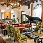 Cozy Studio With Franklin Village View - 30 Day Minimum Stay