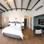 Cozy Studio With Franklin Village View - 30 Day Minimum Stay