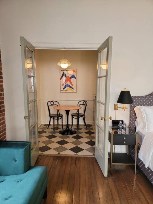 Cozy With Franklin Village View - 30 Day Minimum Los Angeles