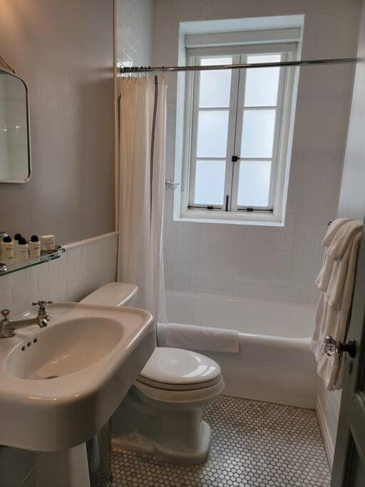 Cozy With Franklin Village View - 30 Day Minimum Apartment